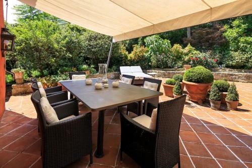 Villa-napoleone-near-florence-with-pool