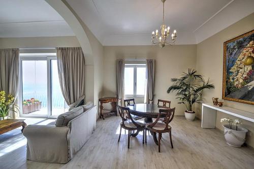 Positano Villa Sleeps 7 Air Con Wifi