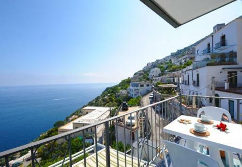 Praiano Apartment Sleeps 5 T721480