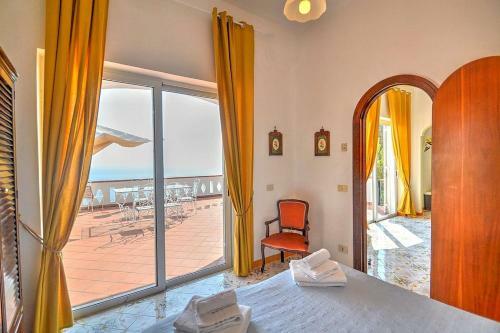 Praiano Villa Sleeps 6 Air Con Wifi