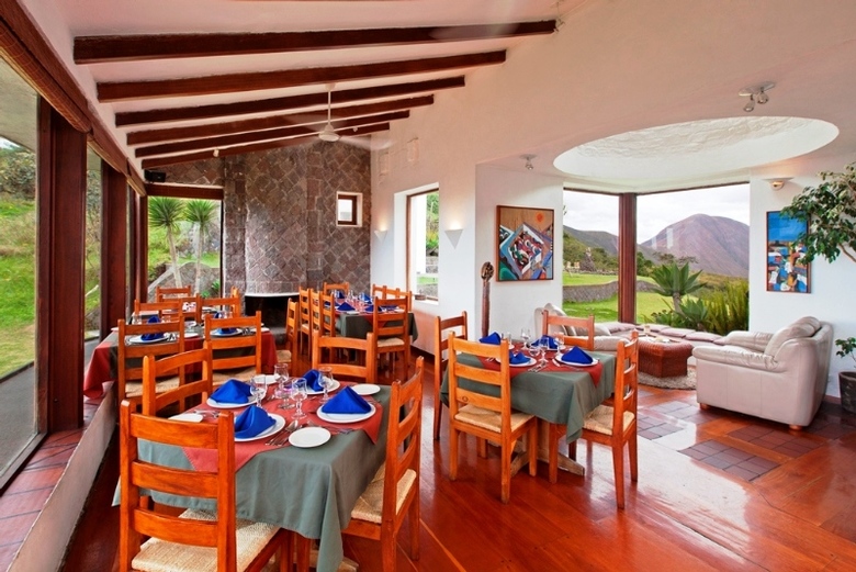 El Crater Hotel