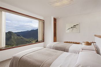 El Crater Hotel