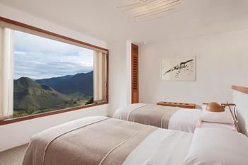 El Crater Hotel