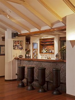 El Crater Hotel