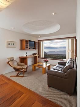 El Crater Hotel