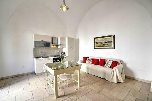 Racale Villa Sleeps 4 Pool Air Con Wifi