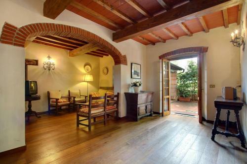 Reggello Villa Sleeps 12 Pool Wifi