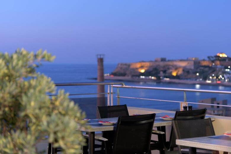 Hotel Macaris Suites And Spa