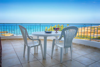 Hotel Romantica Beach Villas