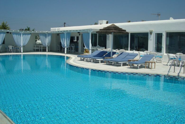 Giannoulaki Village Hotel