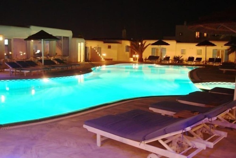 Giannoulaki Village Hotel