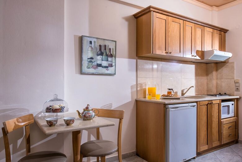 Socrates Hotel Apts