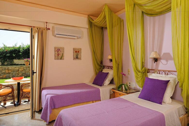 Socrates Hotel Apts
