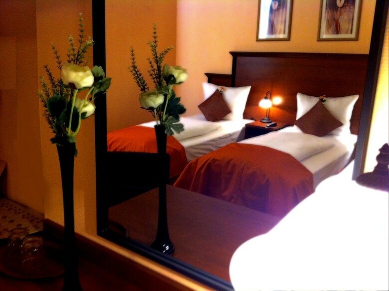 City Hotel-west