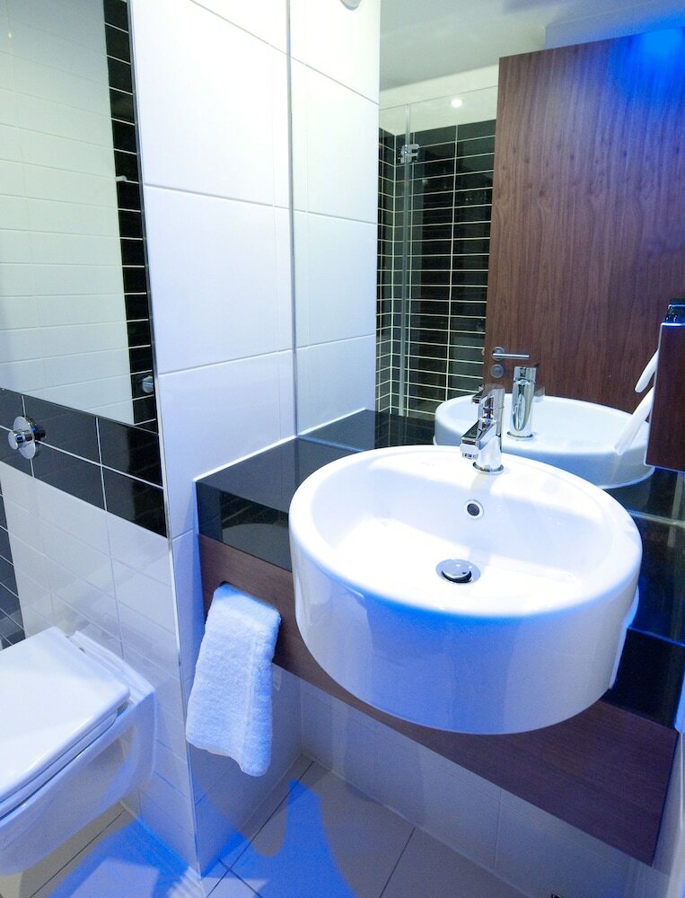 Hotel Express By Holiday Inn London City