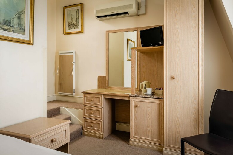 Hotel Henry Viii