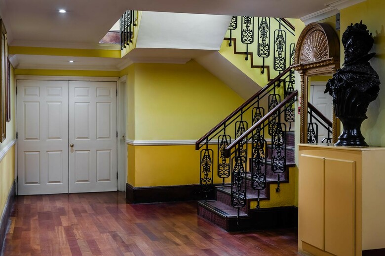 Hotel Henry Viii