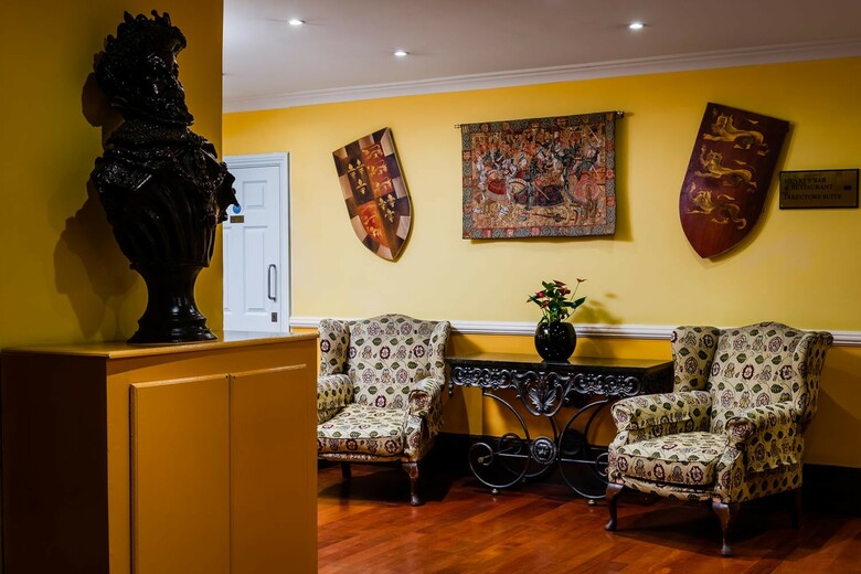 Hotel Henry Viii