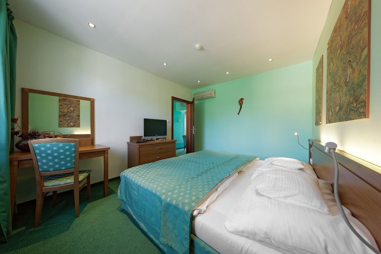 Max Inn Hotel