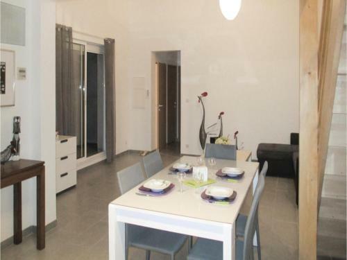 Three-bedroom Apartment In Beziers
