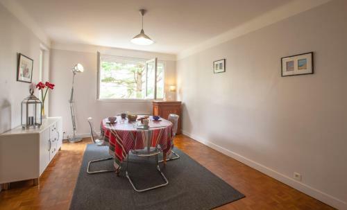 Apartamento Amazing Two Bedroom Flat With Balcony
