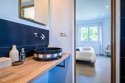 Bidart Villa Sleeps 8 Pool Air Con Wifi