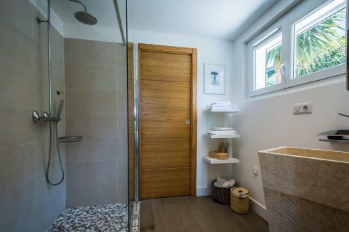 Bidart Villa Sleeps 8 Pool Air Con Wifi
