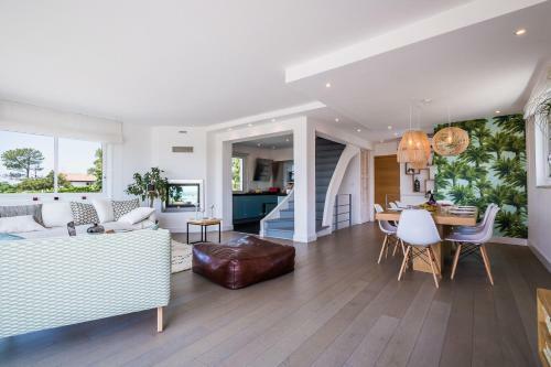 Bidart Villa Sleeps 8 Pool Air Con Wifi
