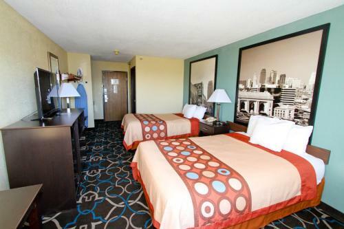Hotel Super 8 Kc/adj. To Worlds Of Fun