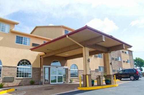 Hotel Super 8 Kc/adj. To Worlds Of Fun