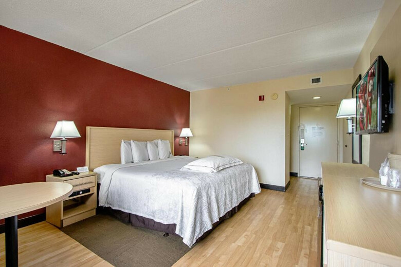 Hotel Red Roof Plus Miami International Airport