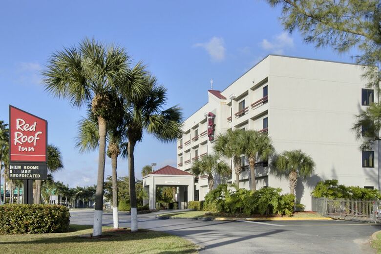 Hotel Red Roof Plus Miami International Airport