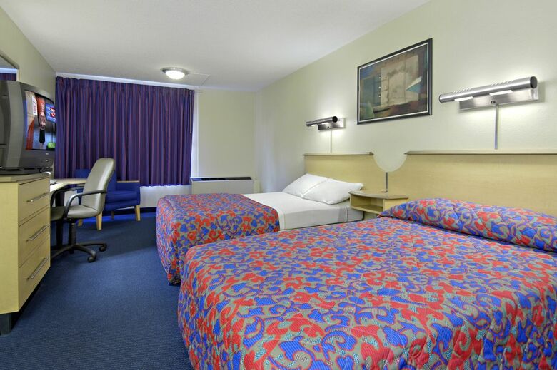 Hotel Red Roof Plus Miami International Airport