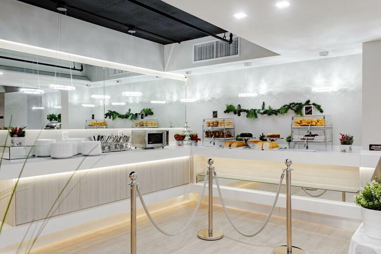 Palazzo Lakeside Hotel