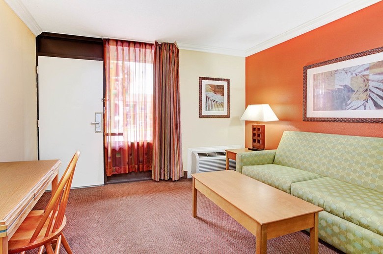 Hotel Inn At Oak Plantation