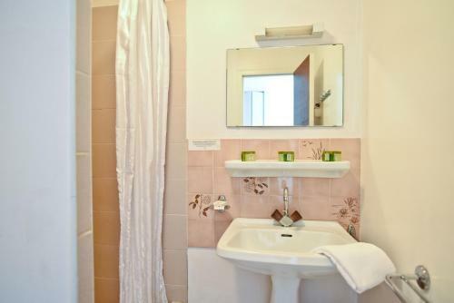 Hotel Logis H�tel Baratxartea