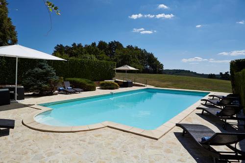 Sarlat-la-caneda Villa Sleeps 15 Pool
