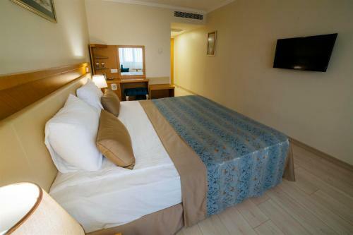Patalya Lakeside Resort Hotel