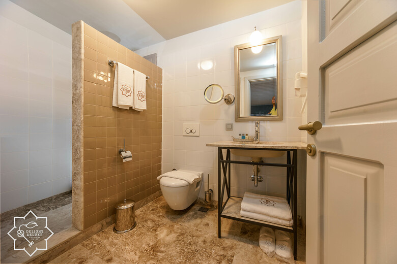 Delight Deluxe Boutique Hotel