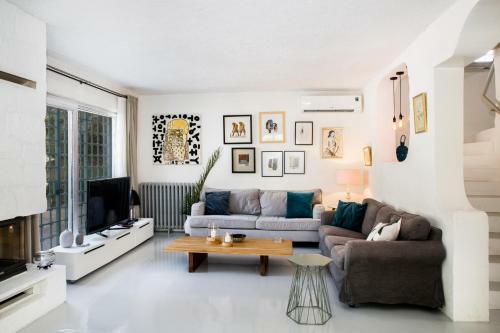 Important Group Villa Bd461 Bitez 5 Bedroomed Villa