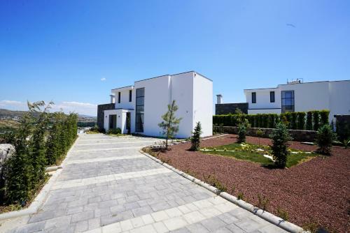 Important Group | Villa Yahsi