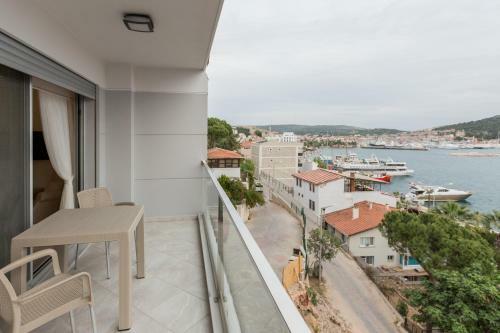 Hostal Paris Residence Cesme