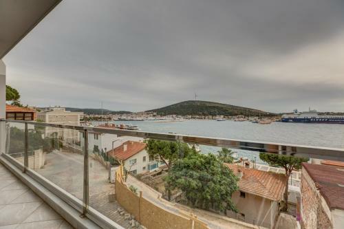 Hostal Paris Residence Cesme