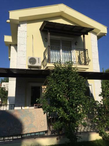 Villa Yellow