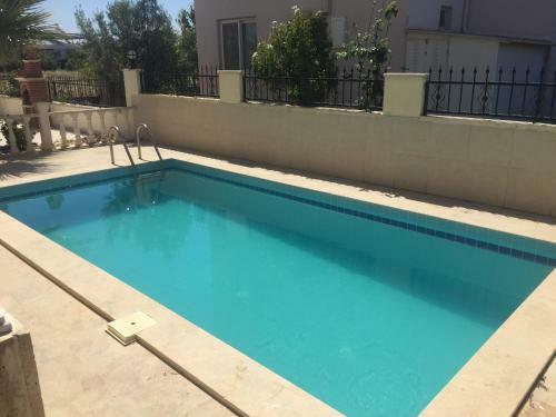 Villa With Private Pool In Altinkum District