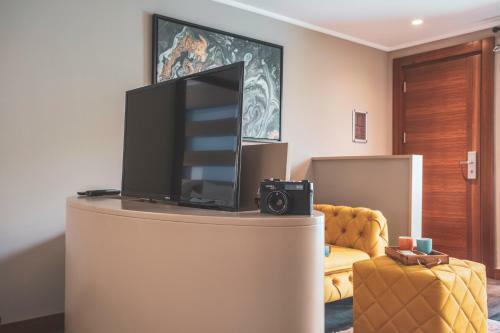Orka Cove Hotel Penthouse & Suites