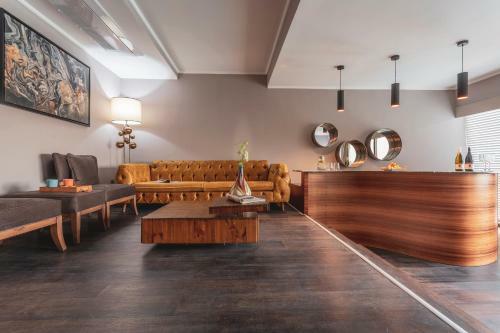 Orka Cove Hotel Penthouse & Suites