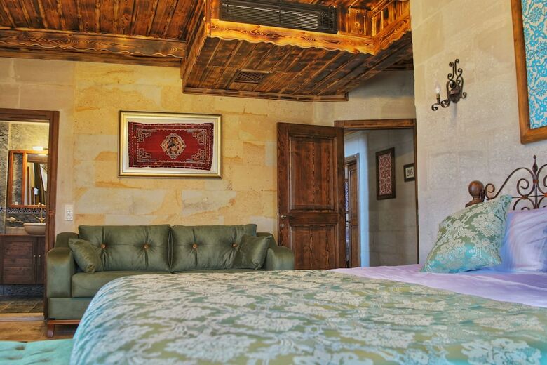 Caravanserai Inn Hotel