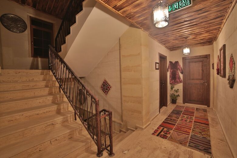 Caravanserai Inn Hotel