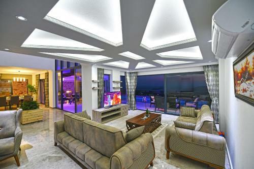 Villa Bond